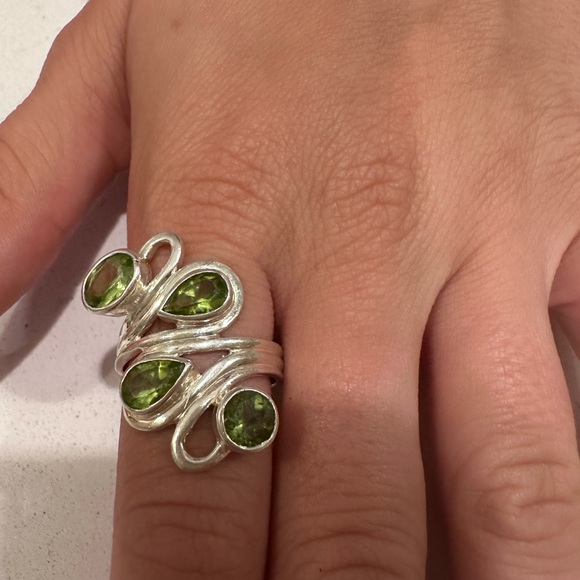 Sterling silver /peridot ring - Picture 2 of 2